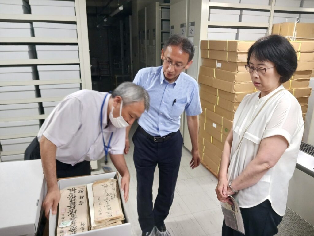 文書館は「ぶんしょかん？」「もんじょかん？」ー埼玉県立文書館を訪問